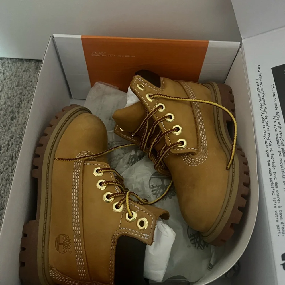 Timberland boot construction style barely worn. - Picture 1 of 4